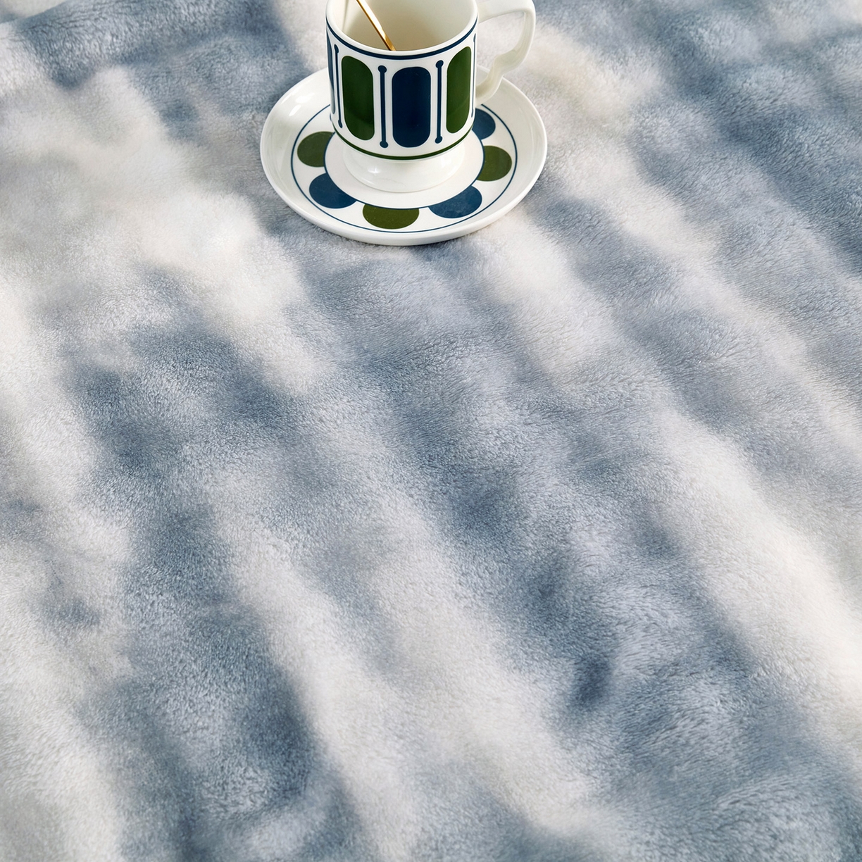 91家纺网 家纺一手货源 找家纺 悦织湾家纺 2025新款炫彩仿兔毛绒泡泡绒牛奶绒法兰绒毛毯休闲毯沙发盖毯跨境外贸出口专供 炫彩浅蓝