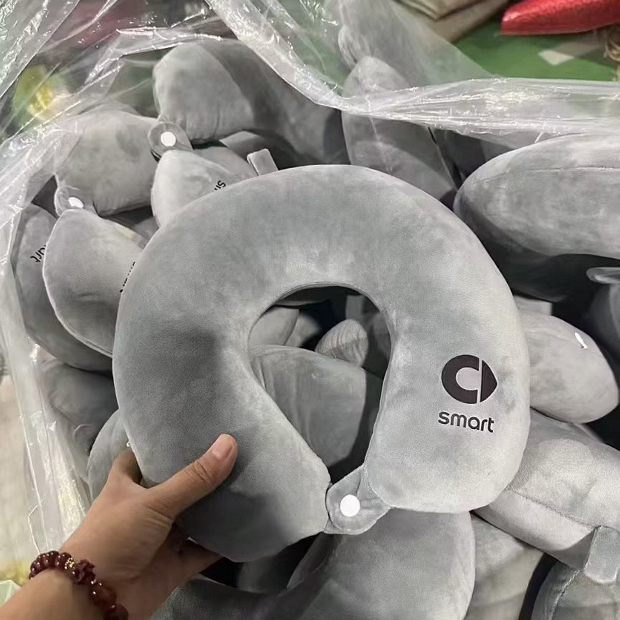 91家纺网 家纺一手货源 找家纺 （总）新奇异 2025新款活动礼品抱枕靠垫靠枕定制支持小批量来图定制diy