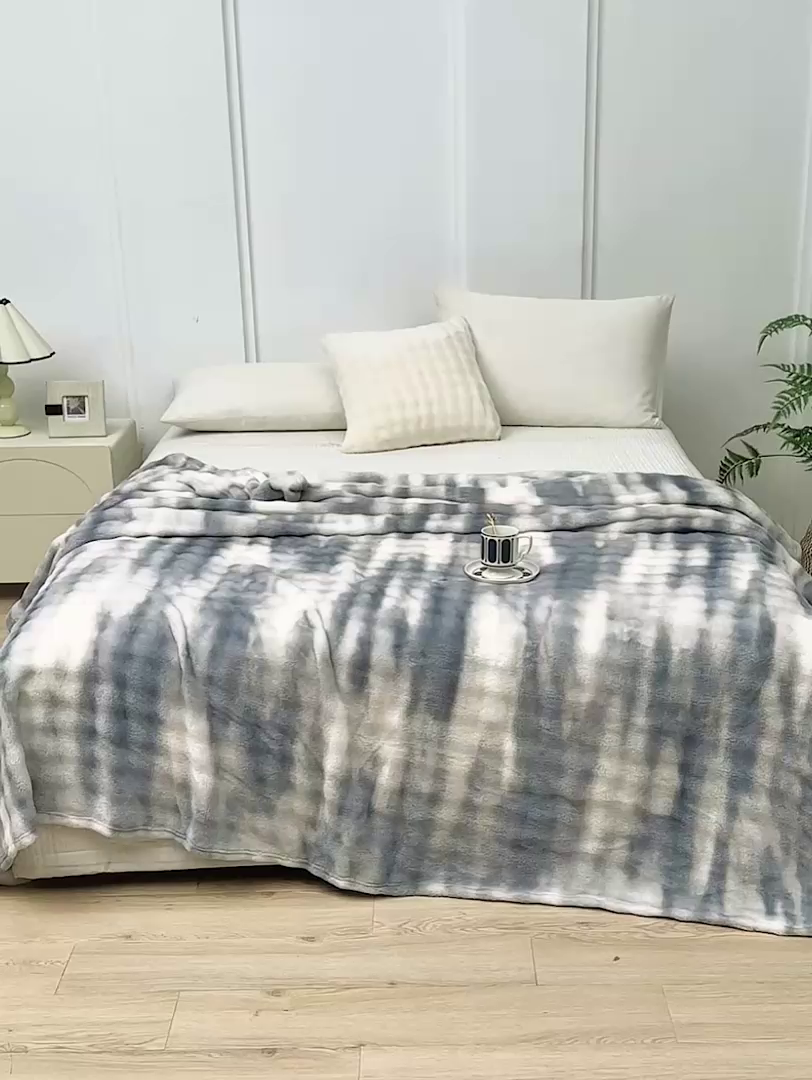 91家纺网 家纺一手货源 找家纺 悦织湾家纺 2025新款炫彩仿兔毛绒泡泡绒牛奶绒法兰绒毛毯休闲毯沙发盖毯跨境外贸出口专供 炫彩浅蓝