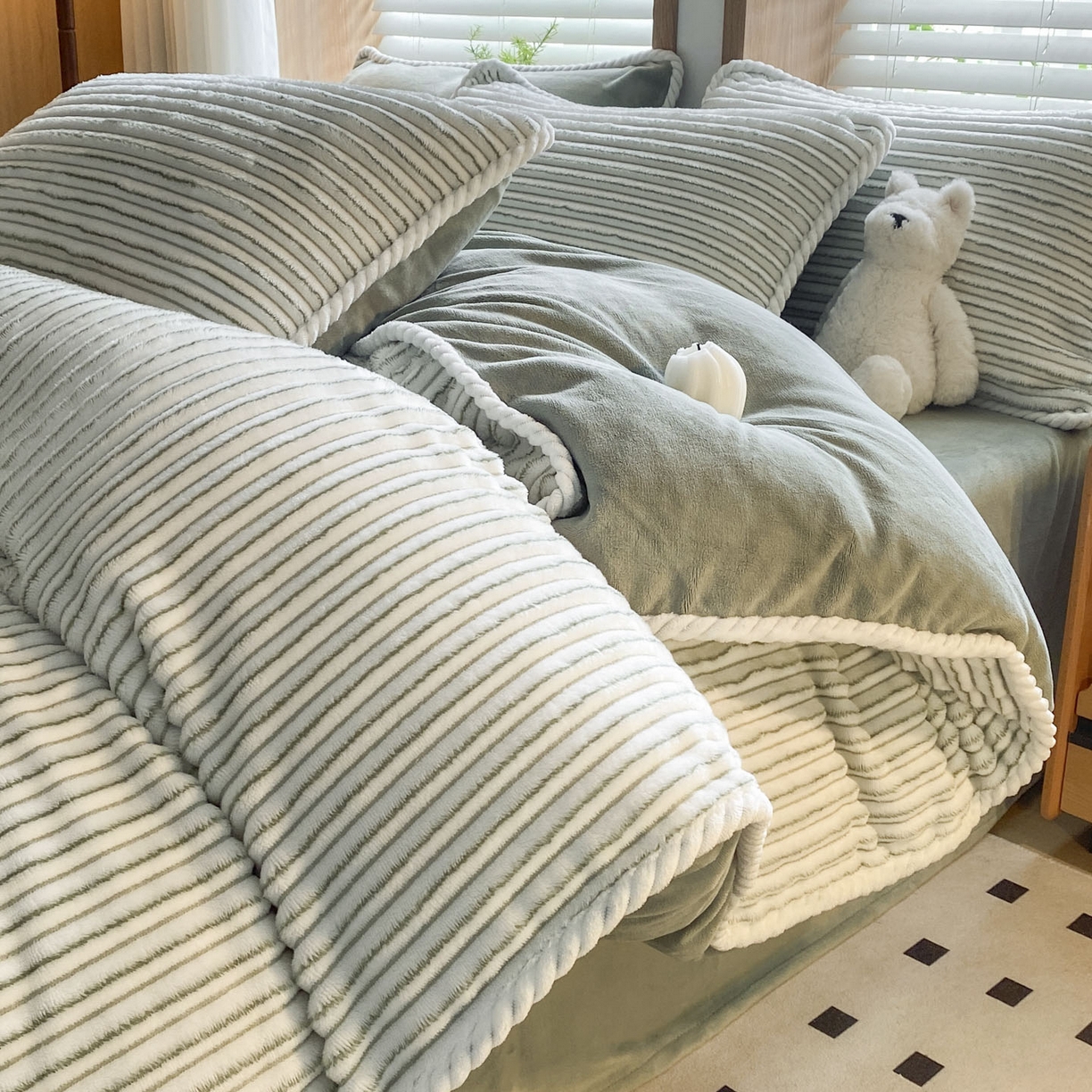 91家纺网 家纺一手货源 找家纺 （总）蓝极人 2025新款抽条阳离子提花牛奶绒四件套