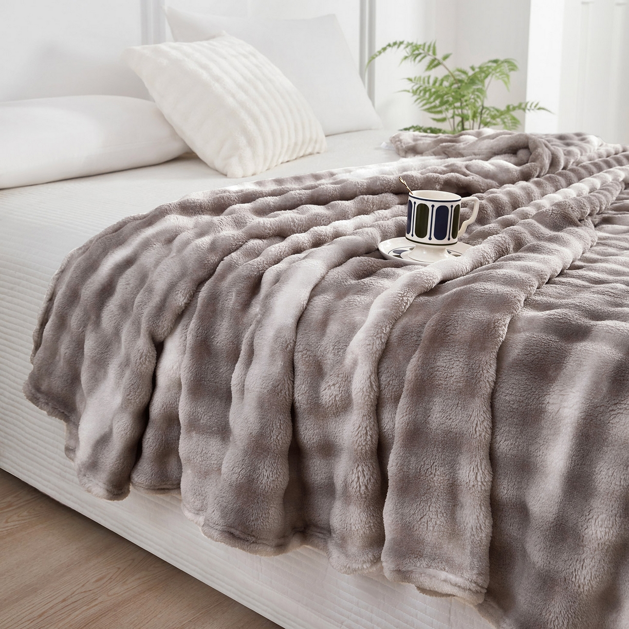 91家纺网 家纺一手货源 找家纺 悦织湾家纺 2025新款炫彩仿兔毛绒泡泡绒牛奶绒法兰绒毛毯休闲毯沙发盖毯跨境外贸出口专供 炫彩深灰