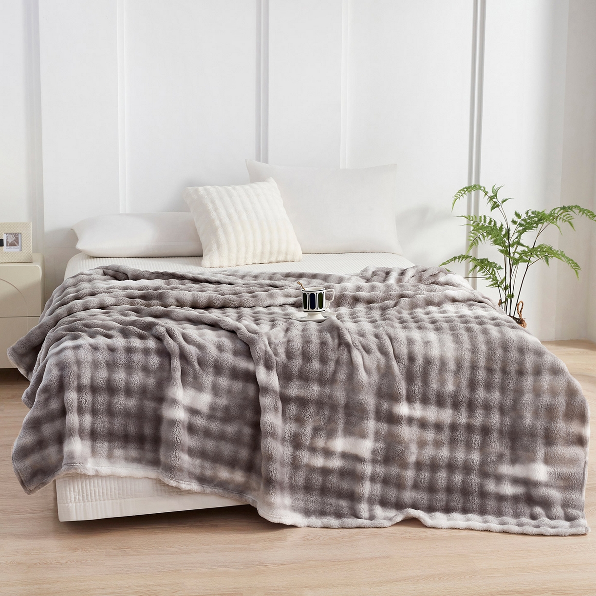 91家纺网 家纺一手货源 找家纺 悦织湾家纺 2025新款炫彩仿兔毛绒泡泡绒牛奶绒法兰绒毛毯休闲毯沙发盖毯跨境外贸出口专供 炫彩深灰