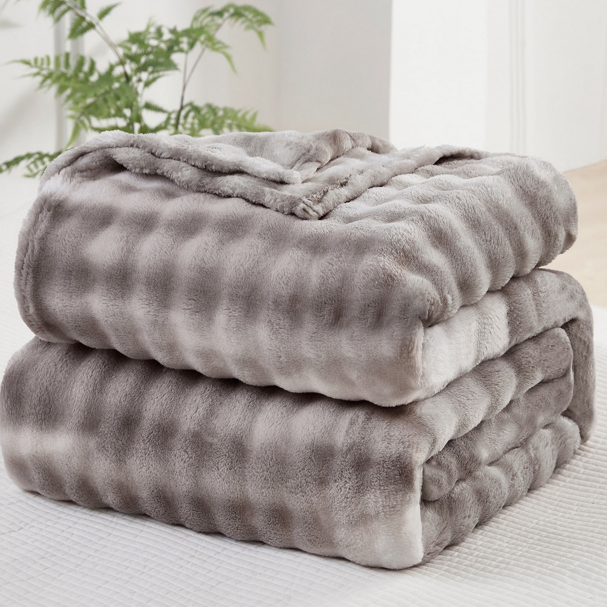 91家纺网 家纺一手货源 找家纺 悦织湾家纺 2025新款炫彩仿兔毛绒泡泡绒牛奶绒法兰绒毛毯休闲毯沙发盖毯跨境外贸出口专供 炫彩深灰