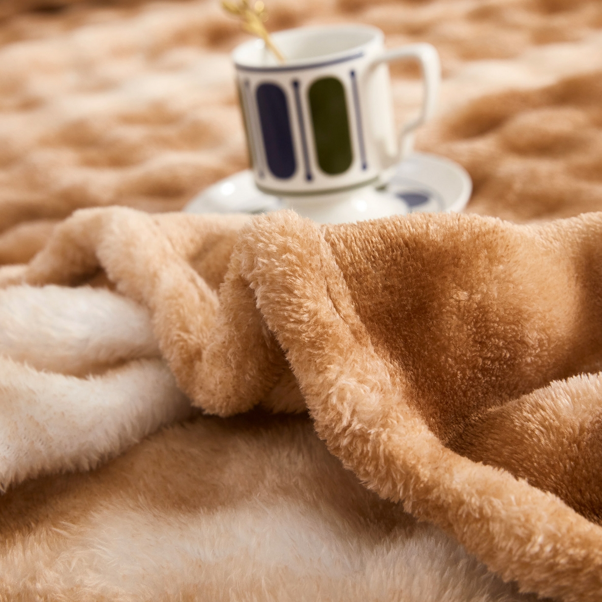 91家纺网 家纺一手货源 找家纺 悦织湾家纺 2025新款炫彩仿兔毛绒泡泡绒牛奶绒法兰绒毛毯休闲毯沙发盖毯跨境外贸出口专供 炫彩深咖