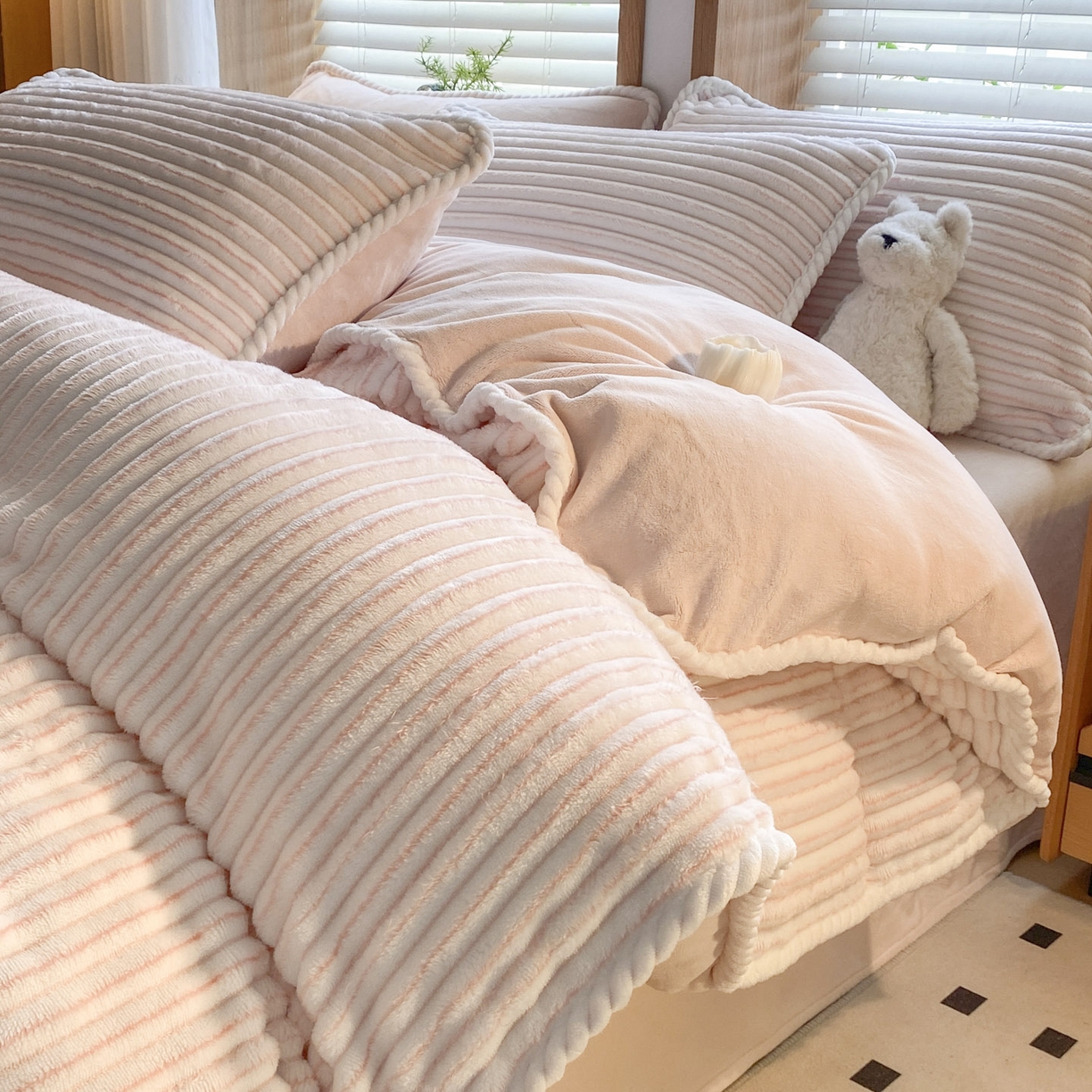 91家纺网 家纺一手货源 找家纺 （总）蓝极人 2025新款抽条阳离子提花牛奶绒四件套