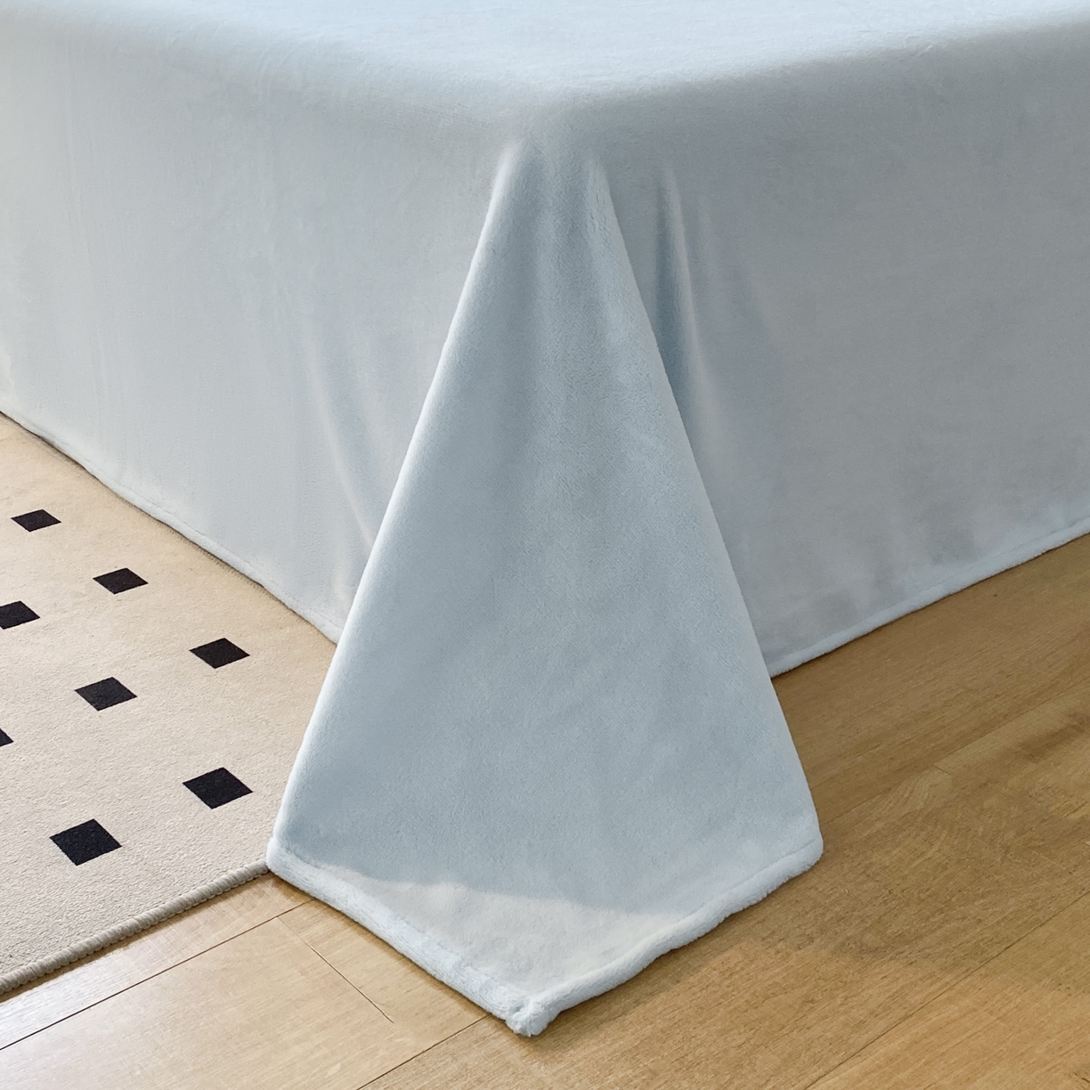 91家纺网 家纺一手货源 找家纺 蓝极人 2025新款抽条阳离子提花牛奶绒四件套 阳离子抽条-浅蓝