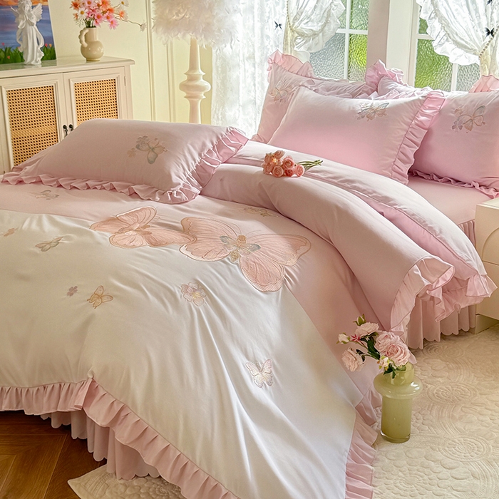 91家纺网 家纺一手货源 找家纺 慕语家纺 2025新款软糯亲肤贴布绣公主风四件套系列--瑞丽（专版花型） 瑞丽--姜红