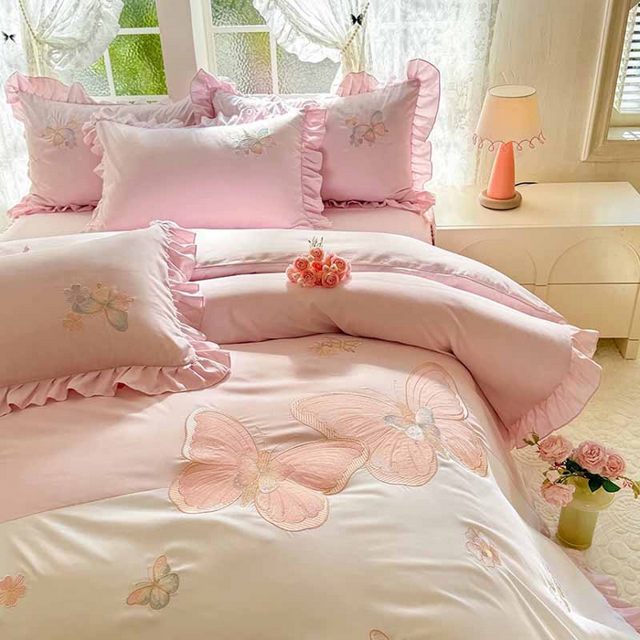 91家纺网 家纺一手货源 找家纺 慕语家纺 2025新款软糯亲肤贴布绣公主风四件套系列--瑞丽（专版花型） 瑞丽--姜红