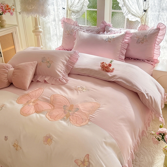 91家纺网 家纺一手货源 找家纺 慕语家纺 2025新款软糯亲肤贴布绣公主风四件套系列--瑞丽（专版花型） 瑞丽--姜红