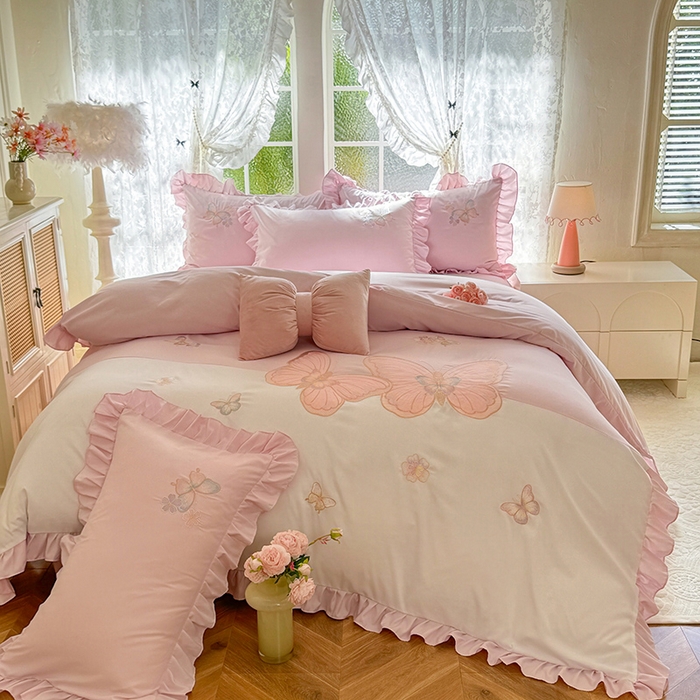 91家纺网 家纺一手货源 找家纺 慕语家纺 2025新款软糯亲肤贴布绣公主风四件套系列--瑞丽（专版花型） 瑞丽--姜红