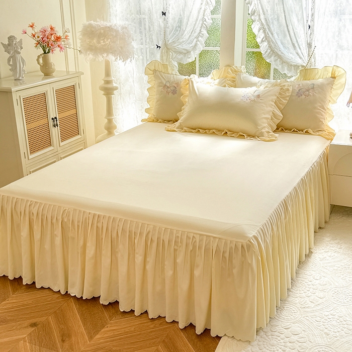 91家纺网 家纺一手货源 找家纺 慕语家纺 2025新款软糯亲肤贴布绣公主风四件套系列--瑞丽（专版花型） 瑞丽--奶白