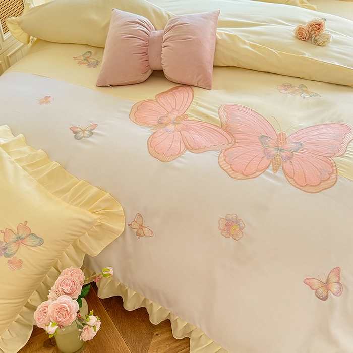 91家纺网 家纺一手货源 找家纺 慕语家纺 2025新款软糯亲肤贴布绣公主风四件套系列--瑞丽（专版花型） 瑞丽--奶白