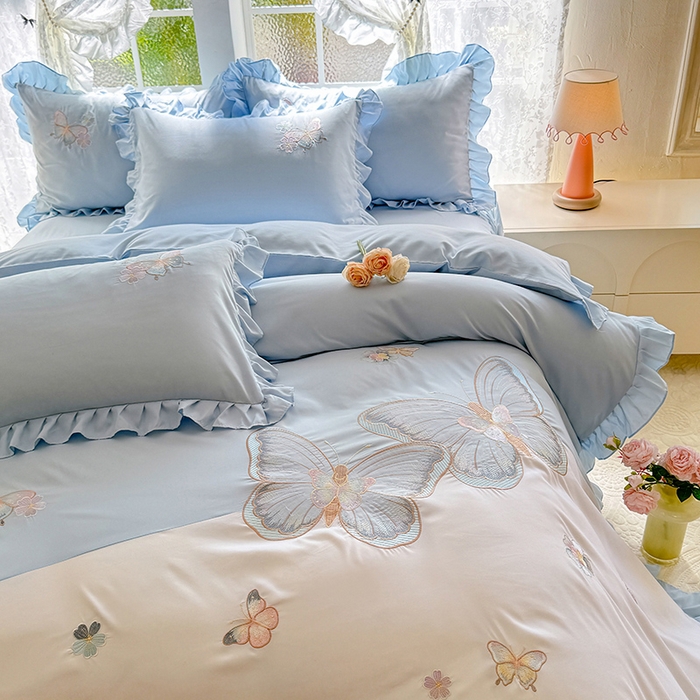 91家纺网 家纺一手货源 找家纺 慕语家纺 2025新款软糯亲肤贴布绣公主风四件套系列--瑞丽（专版花型） 瑞丽--浅兰