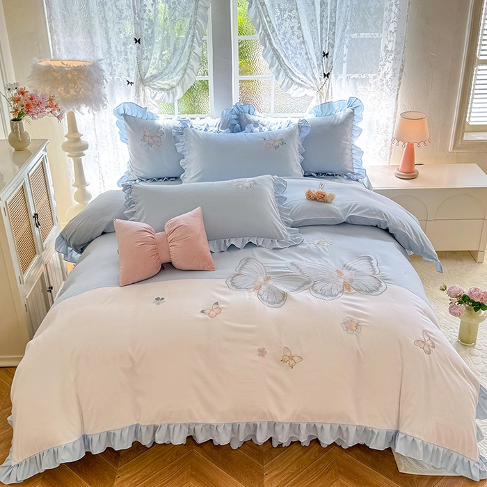 91家纺网 家纺一手货源 找家纺 慕语家纺 2025新款软糯亲肤贴布绣公主风四件套系列--瑞丽（专版花型） 瑞丽--浅兰