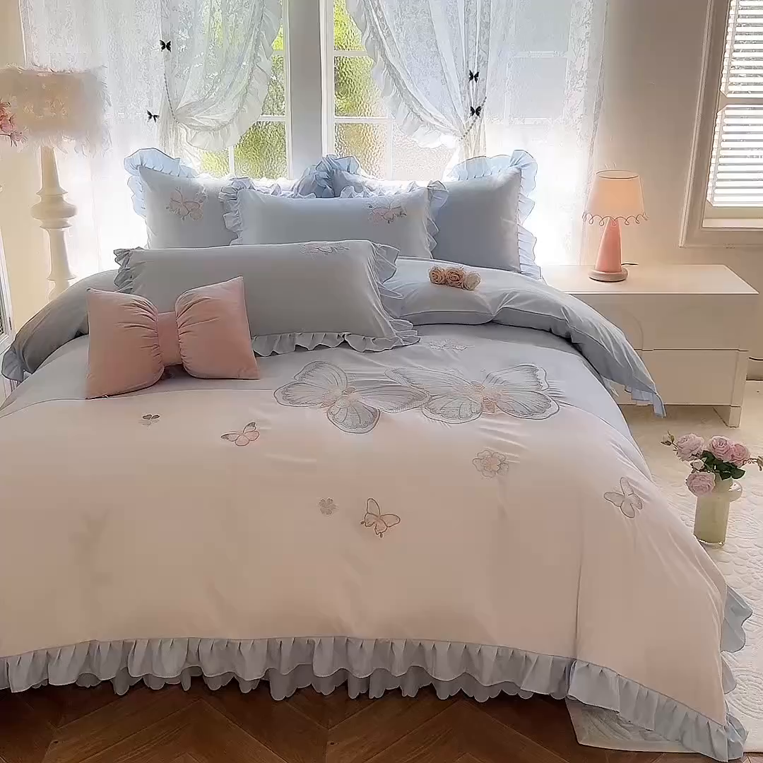 91家纺网 家纺一手货源 找家纺 慕语家纺 2025新款软糯亲肤贴布绣公主风四件套系列--瑞丽（专版花型） 瑞丽--浅兰