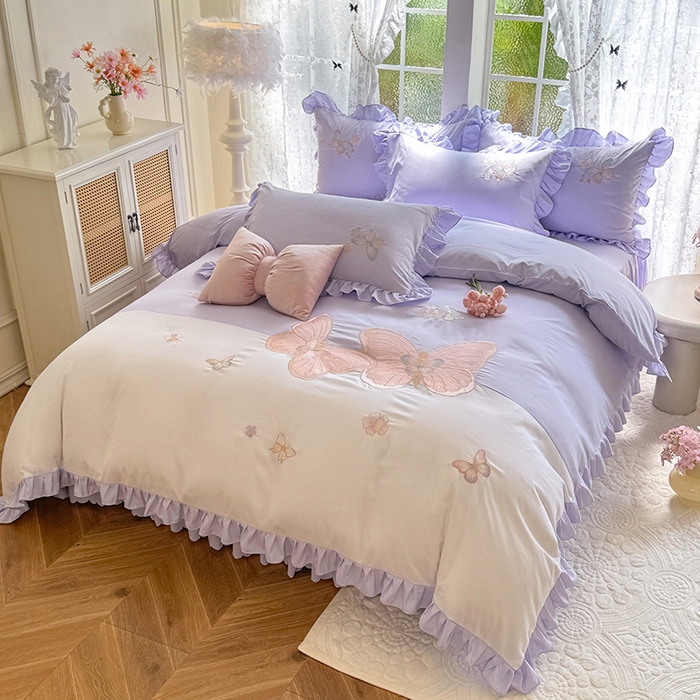 91家纺网 家纺一手货源 找家纺 慕语家纺 2025新款软糯亲肤贴布绣公主风四件套系列--瑞丽（专版花型） 瑞丽--浅紫