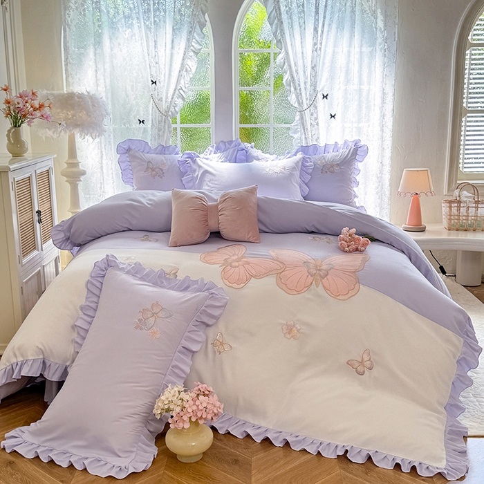 91家纺网 家纺一手货源 找家纺 慕语家纺 2025新款软糯亲肤贴布绣公主风四件套系列--瑞丽（专版花型） 瑞丽--浅紫