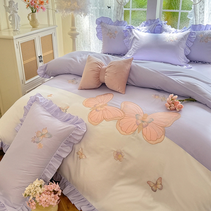 91家纺网 家纺一手货源 找家纺 慕语家纺 2025新款软糯亲肤贴布绣公主风四件套系列--瑞丽（专版花型） 瑞丽--浅紫