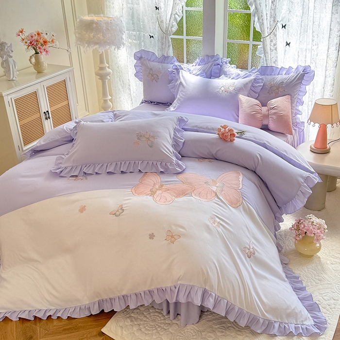 91家纺网 家纺一手货源 找家纺 慕语家纺 2025新款软糯亲肤贴布绣公主风四件套系列--瑞丽（专版花型） 瑞丽--浅紫