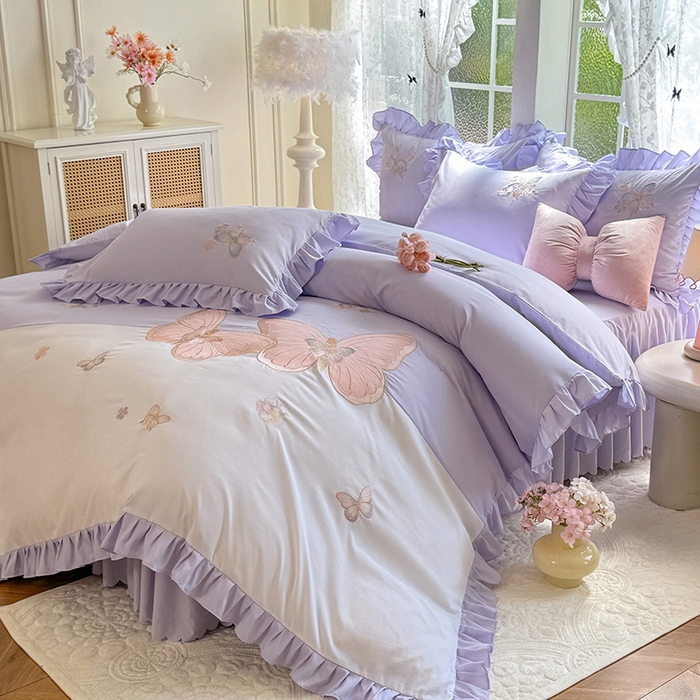 91家纺网 家纺一手货源 找家纺 慕语家纺 2025新款软糯亲肤贴布绣公主风四件套系列--瑞丽（专版花型） 瑞丽--浅紫