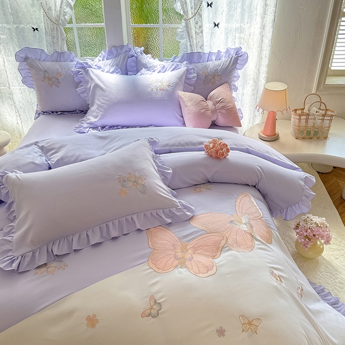 91家纺网 家纺一手货源 找家纺 慕语家纺 2025新款软糯亲肤贴布绣公主风四件套系列--瑞丽（专版花型） 瑞丽--浅紫