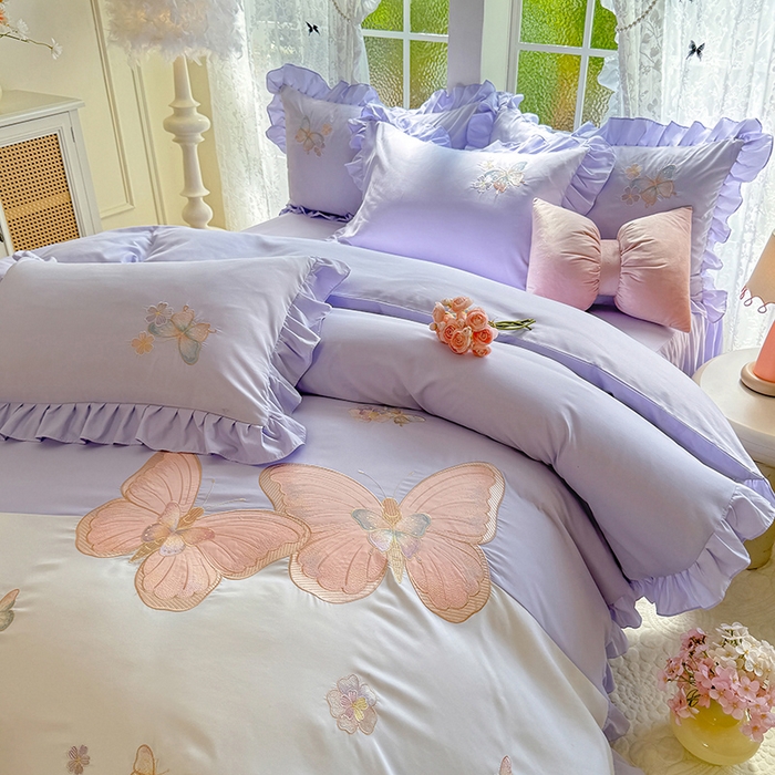 91家纺网 家纺一手货源 找家纺 慕语家纺 2025新款软糯亲肤贴布绣公主风四件套系列--瑞丽（专版花型） 瑞丽--浅紫