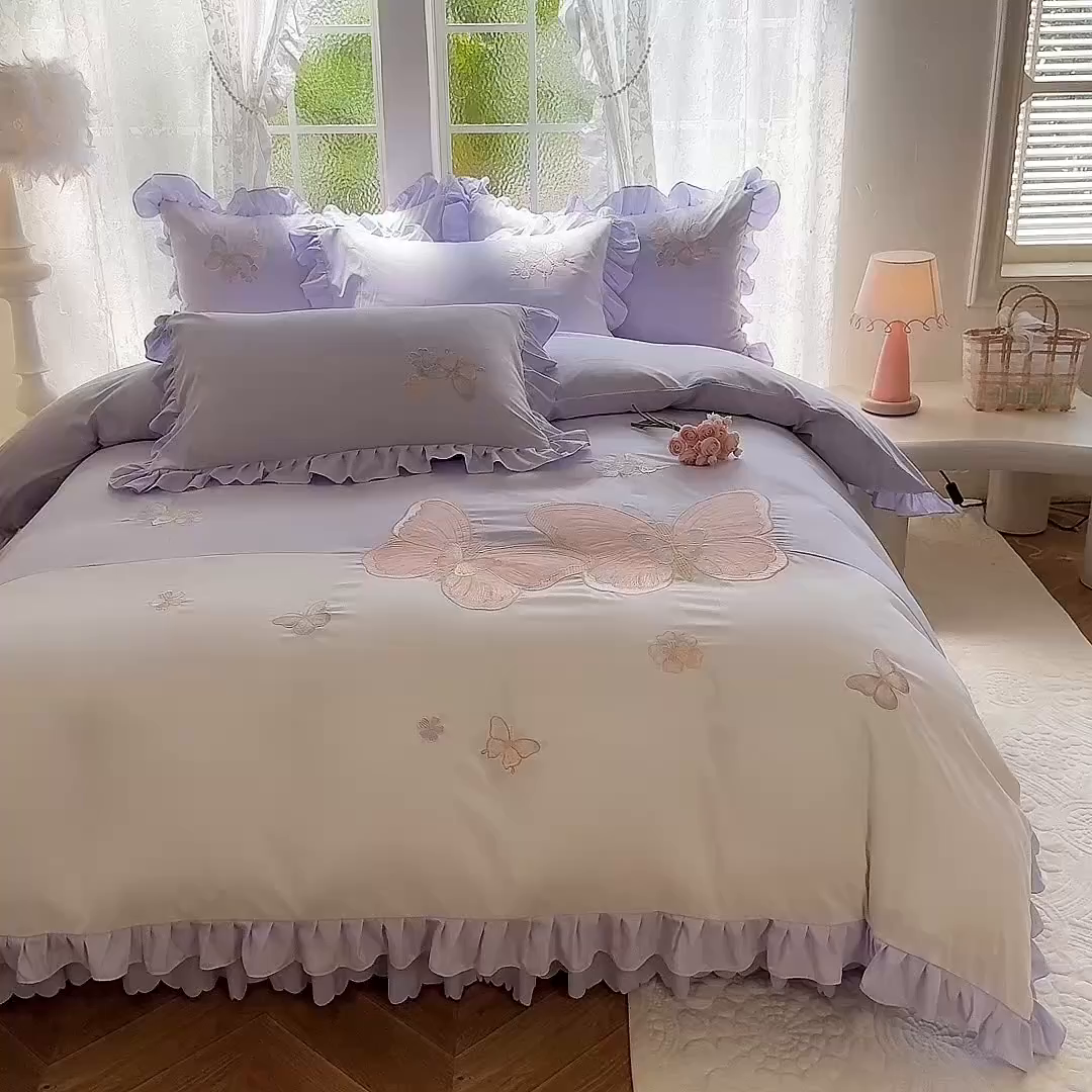 91家纺网 家纺一手货源 找家纺 慕语家纺 2025新款软糯亲肤贴布绣公主风四件套系列--瑞丽（专版花型） 瑞丽--浅紫
