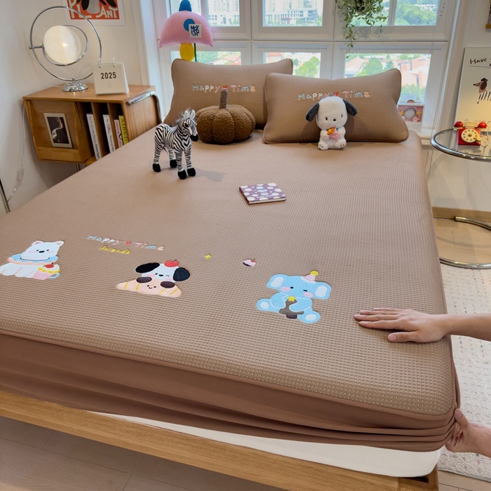 91家纺网 家纺一手货源 找家纺 莱家富 2025新款A类华夫格夹棉床笠单品床笠单件床笠套件 童趣萌宠-焦糖咖