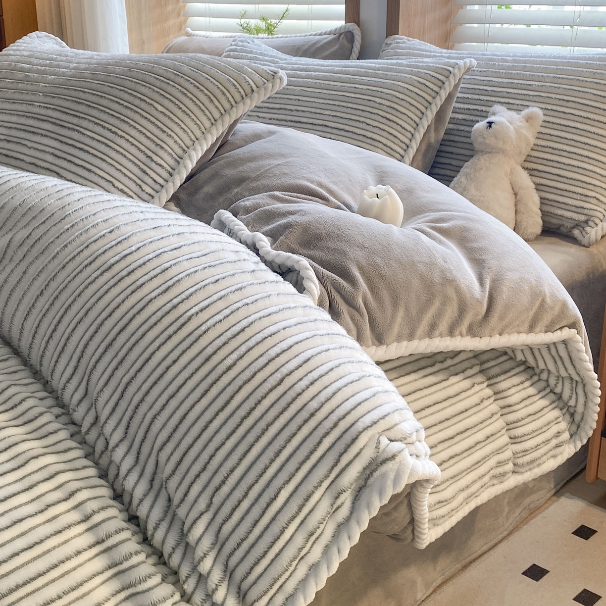 蓝极人 2025新款抽条阳离子提花牛奶绒四件套 阳离子抽条-浅灰