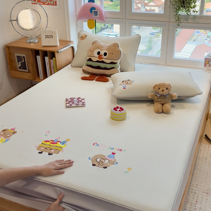 91家纺网 家纺一手货源 找家纺 莱家富 2025新款A类华夫格夹棉床笠单品床笠单件床笠套件 烘焙童话-云絮白