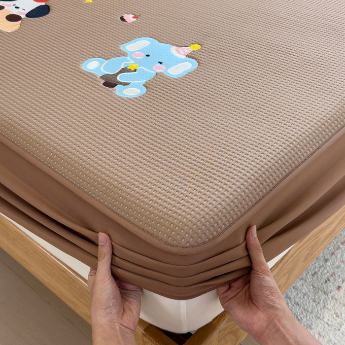 91家纺网 家纺一手货源 找家纺 莱家富 2025新款A类华夫格夹棉床笠单品床笠单件床笠套件 童趣萌宠-焦糖咖