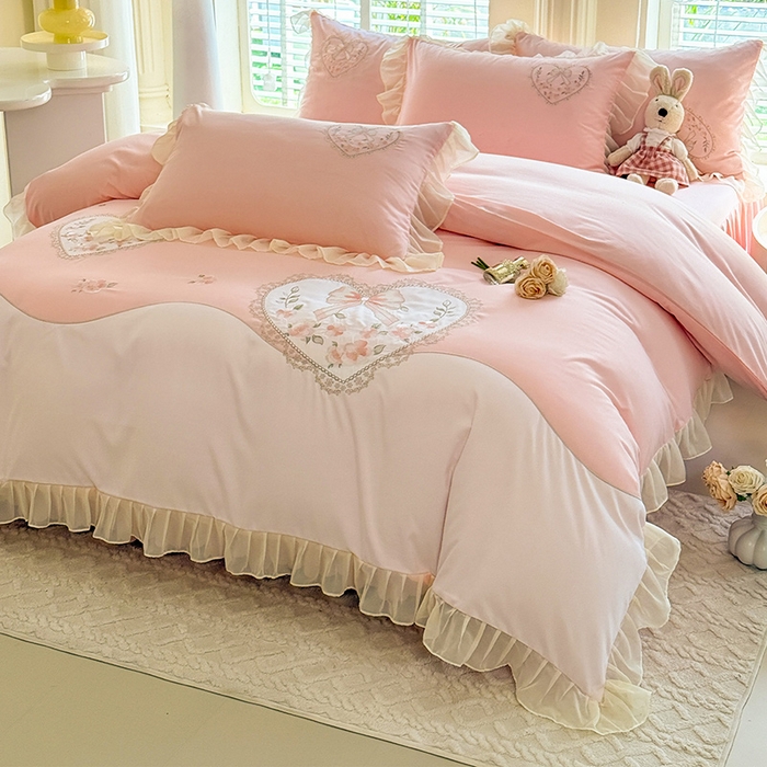 91家纺网 家纺一手货源 找家纺 （总）慕语家纺 2025新款少女系贴布绣蕾丝花边水洗磨毛棉四件套--芳菲系列（专版花型）