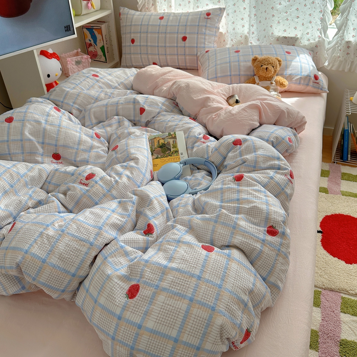 91家纺网 家纺一手货源 找家纺 顾里家纺 2025新款韩系奶萌云朵棉四件套 彩格草莓