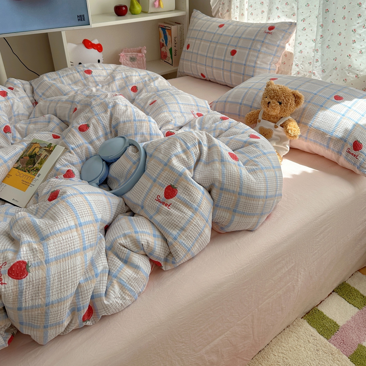 91家纺网 家纺一手货源 找家纺 顾里家纺 2025新款韩系奶萌云朵棉四件套 彩格草莓