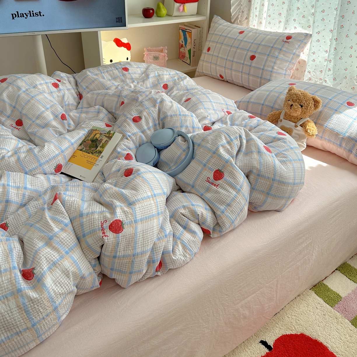 91家纺网 家纺一手货源 找家纺 顾里家纺 2025新款韩系奶萌云朵棉四件套 彩格草莓