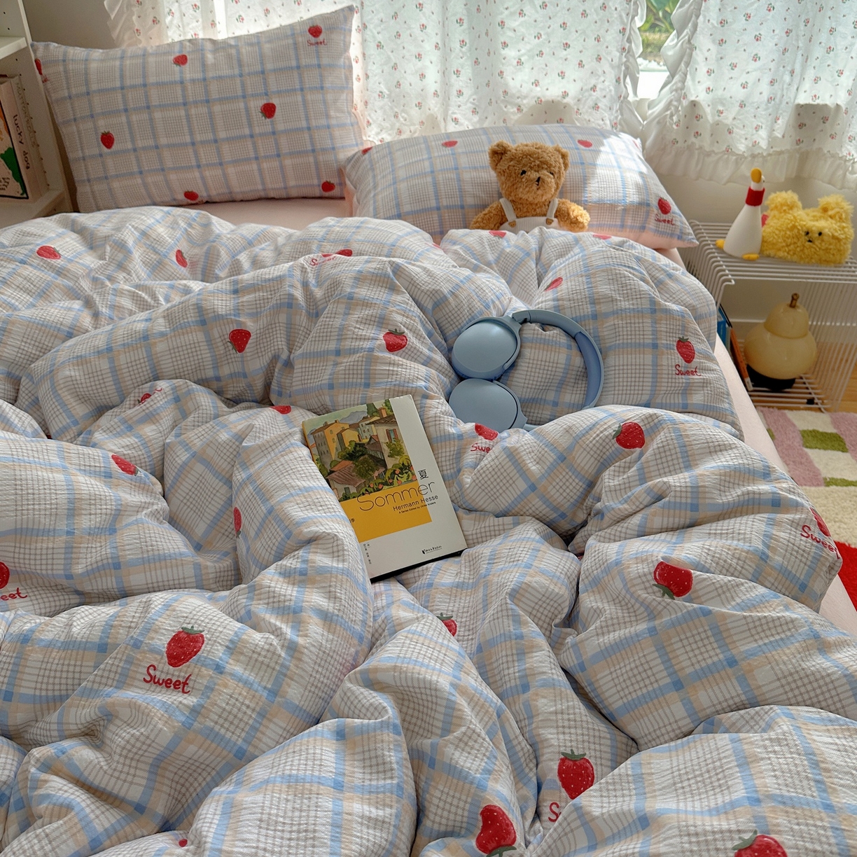 91家纺网 家纺一手货源 找家纺 顾里家纺 2025新款韩系奶萌云朵棉四件套 彩格草莓