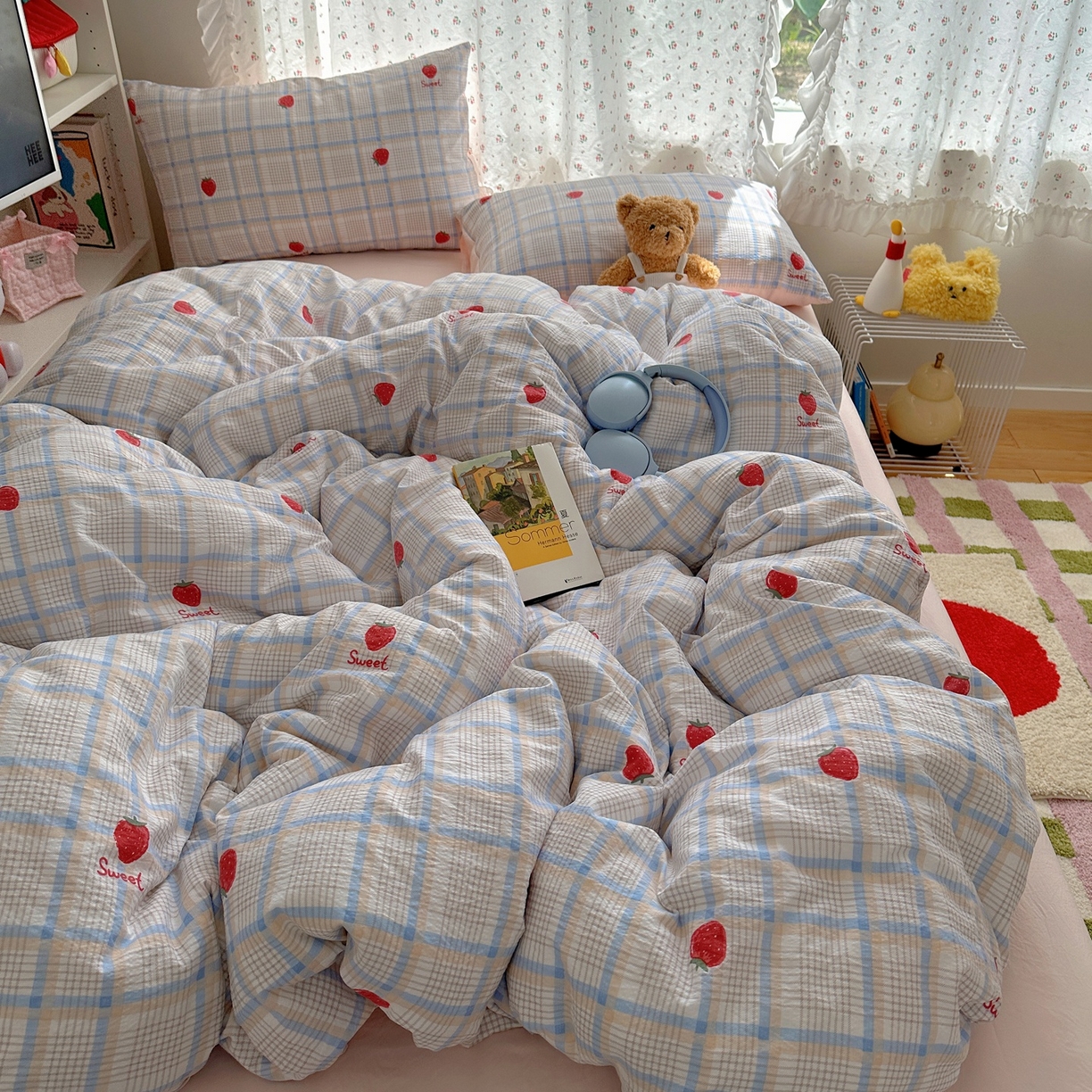 91家纺网 家纺一手货源 找家纺 顾里家纺 2025新款韩系奶萌云朵棉四件套 彩格草莓