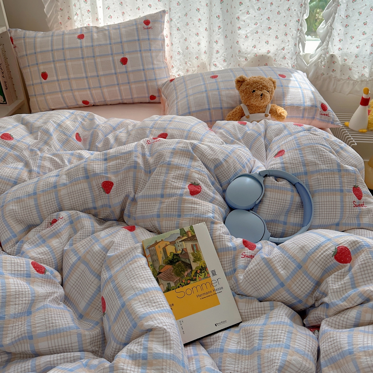 91家纺网 家纺一手货源 找家纺 顾里家纺 2025新款韩系奶萌云朵棉四件套 彩格草莓