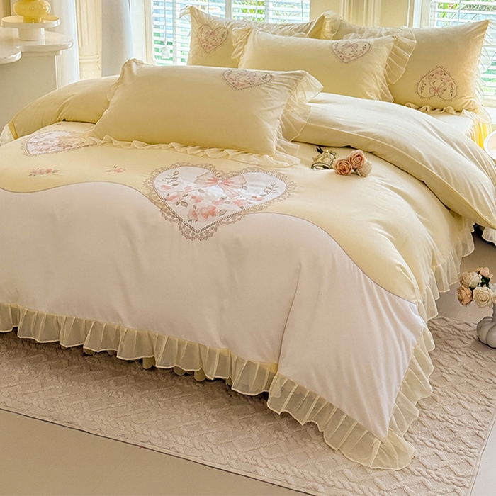 91家纺网 家纺一手货源 找家纺 慕语家纺 2025新款少女系贴布绣蕾丝花边水洗磨毛棉四件套--芳菲系列（专版花型） 芳菲-奶白