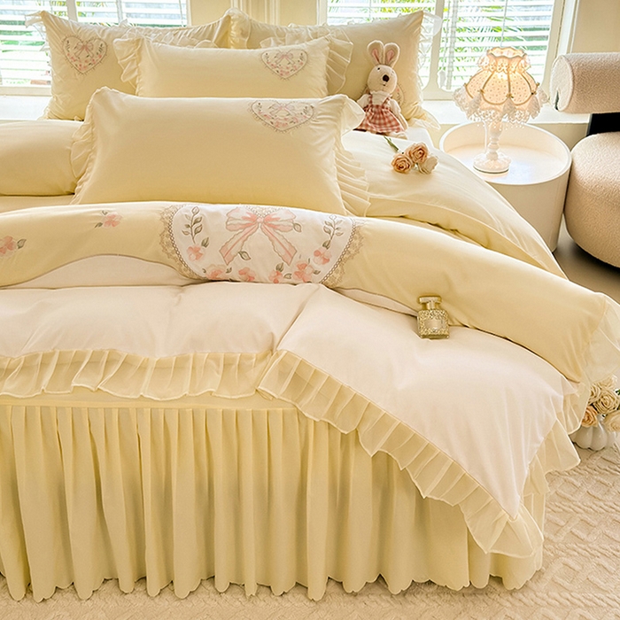 91家纺网 家纺一手货源 找家纺 慕语家纺 2025新款少女系贴布绣蕾丝花边水洗磨毛棉四件套--芳菲系列（专版花型） 芳菲-奶白