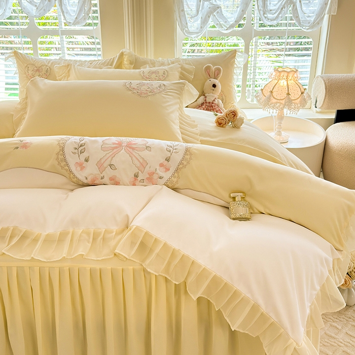 91家纺网 家纺一手货源 找家纺 慕语家纺 2025新款少女系贴布绣蕾丝花边水洗磨毛棉四件套--芳菲系列（专版花型） 芳菲-奶白