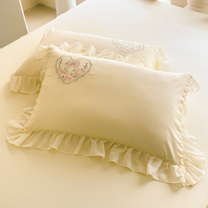 91家纺网 家纺一手货源 找家纺 慕语家纺 2025新款少女系贴布绣蕾丝花边水洗磨毛棉四件套--芳菲系列（专版花型） 芳菲-奶白