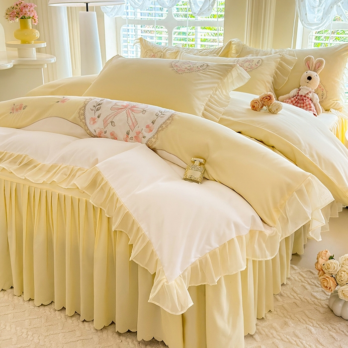 91家纺网 家纺一手货源 找家纺 慕语家纺 2025新款少女系贴布绣蕾丝花边水洗磨毛棉四件套--芳菲系列（专版花型） 芳菲-奶白