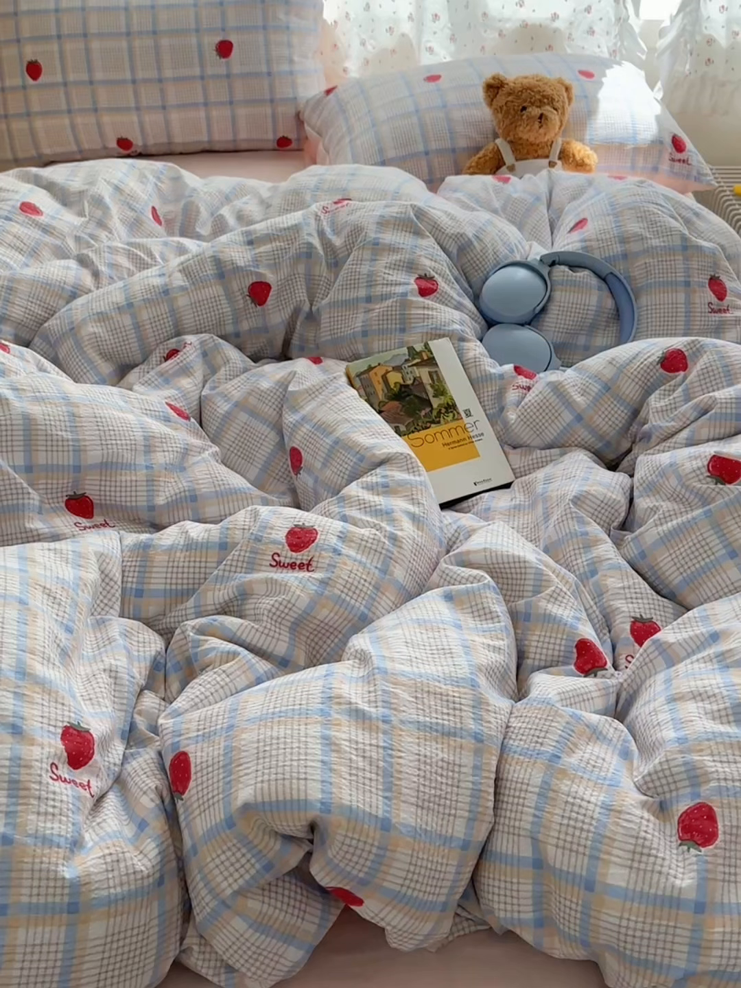 91家纺网 家纺一手货源 找家纺 顾里家纺 2025新款韩系奶萌云朵棉四件套 彩格草莓