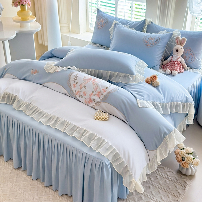 91家纺网 家纺一手货源 找家纺 慕语家纺 2025新款少女系贴布绣蕾丝花边水洗磨毛棉四件套--芳菲系列（专版花型） 芳菲-浅兰