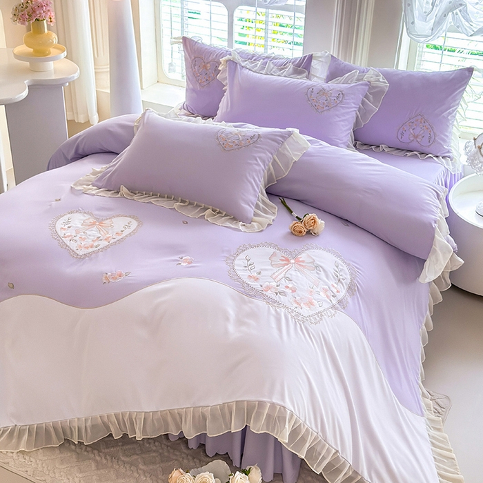 91家纺网 家纺一手货源 找家纺 慕语家纺 2025新款少女系贴布绣蕾丝花边水洗磨毛棉四件套--芳菲系列（专版花型） 芳菲-浅紫