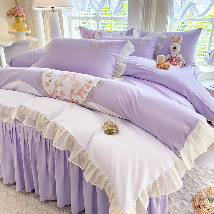 91家纺网 家纺一手货源 找家纺 慕语家纺 2025新款少女系贴布绣蕾丝花边水洗磨毛棉四件套--芳菲系列（专版花型） 芳菲-浅紫