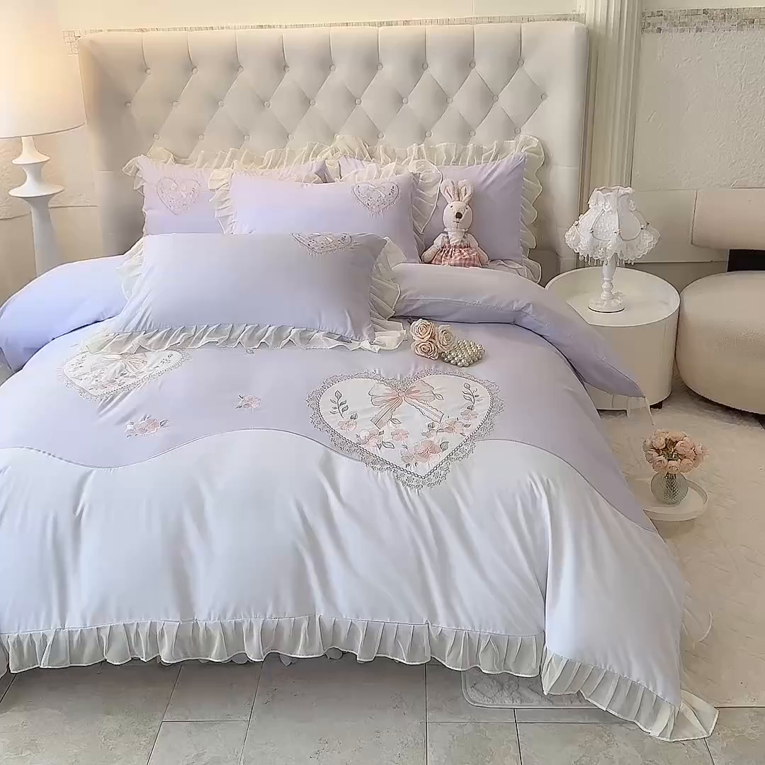 91家纺网 家纺一手货源 找家纺 慕语家纺 2025新款少女系贴布绣蕾丝花边水洗磨毛棉四件套--芳菲系列（专版花型） 芳菲-浅紫