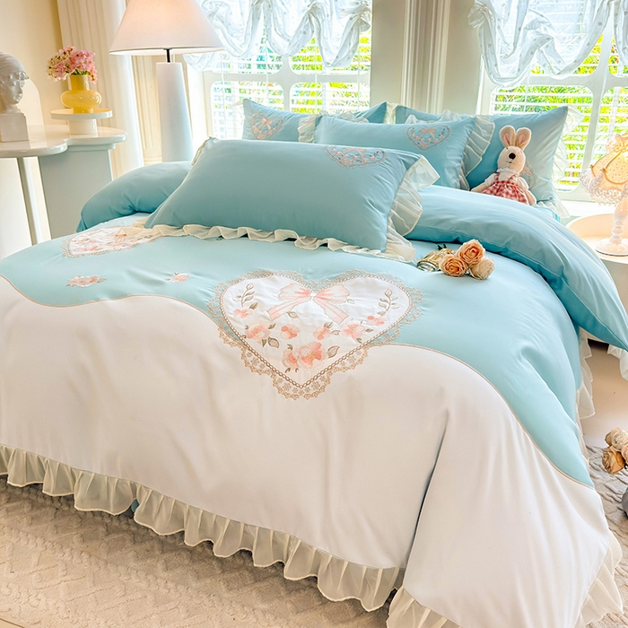 91家纺网 家纺一手货源 找家纺 慕语家纺 2025新款少女系贴布绣蕾丝花边水洗磨毛棉四件套--芳菲系列（专版花型） 芳菲-水绿