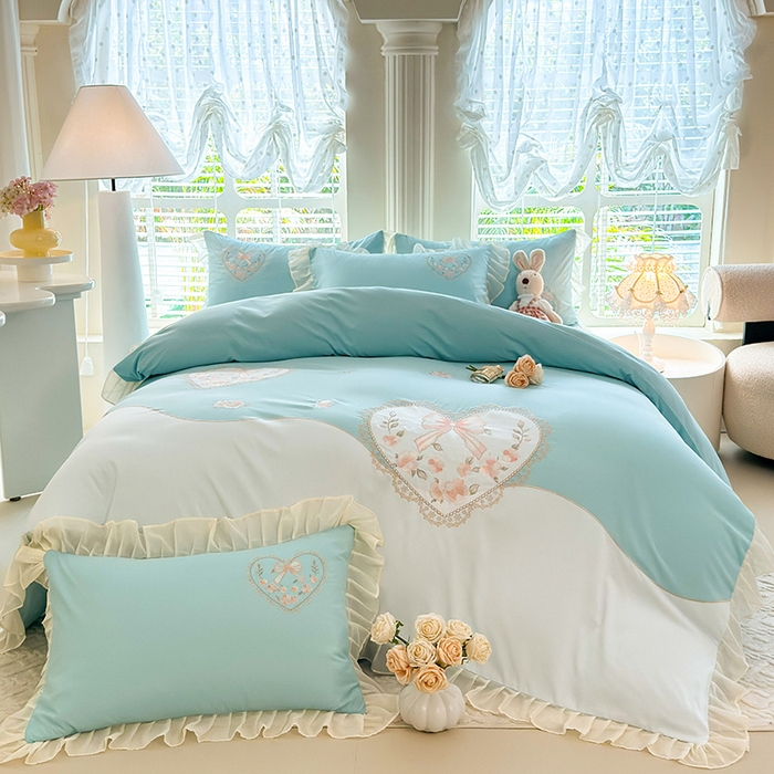 91家纺网 家纺一手货源 找家纺 慕语家纺 2025新款少女系贴布绣蕾丝花边水洗磨毛棉四件套--芳菲系列（专版花型） 芳菲-水绿